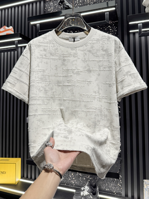 Ανδρική βαμβακερή μπλούζα με tie-dye και σκισμένα λεπτομέρειες, χαλαρή γραμμή, αμερικάνικου στυλ, καλοκαίρι 2026