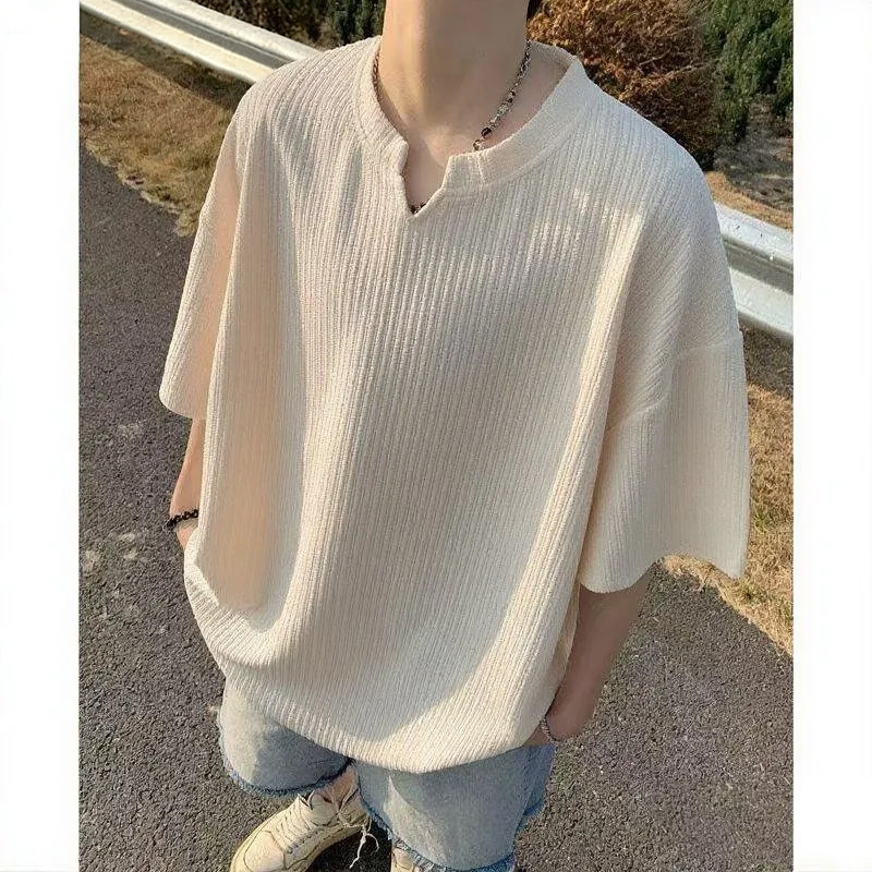 Ανδρικό κοντομάνικο T-shirt από ice-silk με υφή, καλοκαιρινό δροσιστικό streetwear σε αμερικάνικο στυλ, χαλαρή γραμμή, V-λαιμό, αίσθηση πολυτέλειας