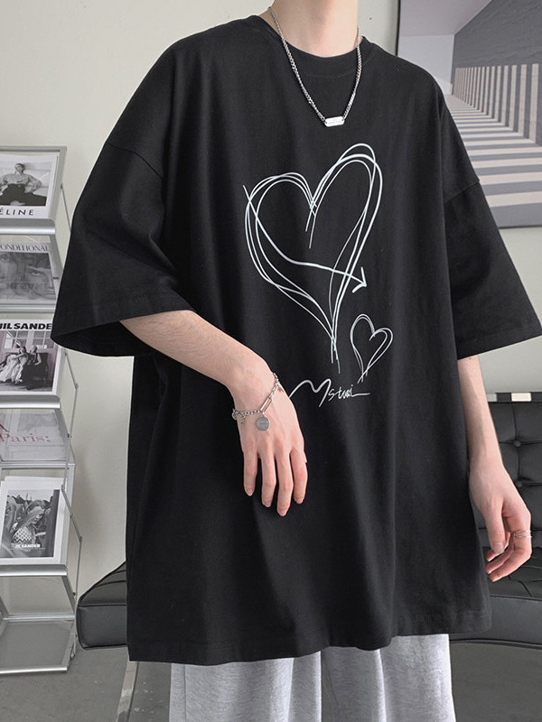 Αντρική κοντομάνικη T‑shirt σε Hong Kong style, καλοκαιρινή, άνετη και χαλαρή γραμμή, casual και μοντέρνο, φρέσκια αίσθηση