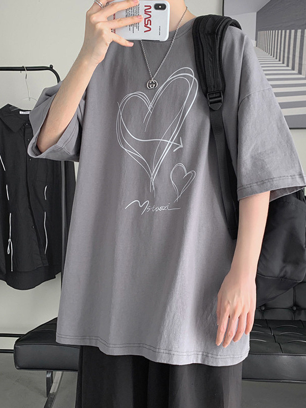 Αντρική κοντομάνικη T‑shirt σε Hong Kong style, καλοκαιρινή, άνετη και χαλαρή γραμμή, casual και μοντέρνο, φρέσκια αίσθηση