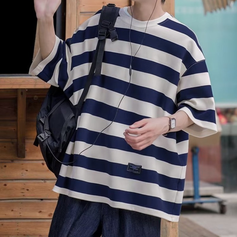 2026 T-shirt με ρίγες σε στυλ Hong Kong για άνδρες, κορεατική έκδοση, χαλαρή γραμμή