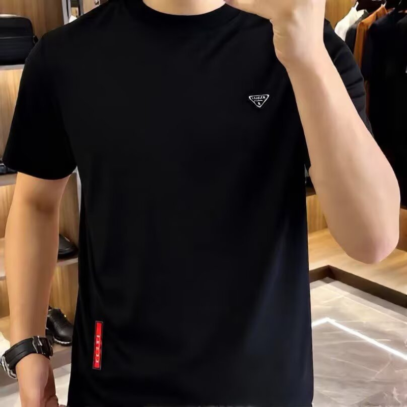 Ανδρική T‑shirt με ημιυψηλό γιακά, κοντομάνικη, καθημερινό καλοκαιρινό στυλ με εμβληματικό τρίγωνο λογότυπο
