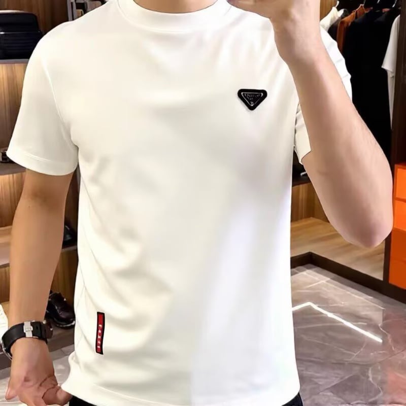 Ανδρική T‑shirt με ημιυψηλό γιακά, κοντομάνικη, καθημερινό καλοκαιρινό στυλ με εμβληματικό τρίγωνο λογότυπο