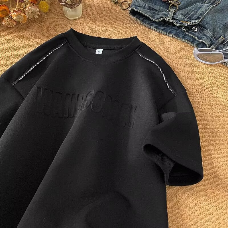 Ανδρικό καλοκαιρινό T-shirt με κοντό μανίκι, στρογγυλός λαιμός, ανάγλυφη εκτύπωση κειμένου, ελαφρύ πολυεστέρας, καθημερινή χρήση
