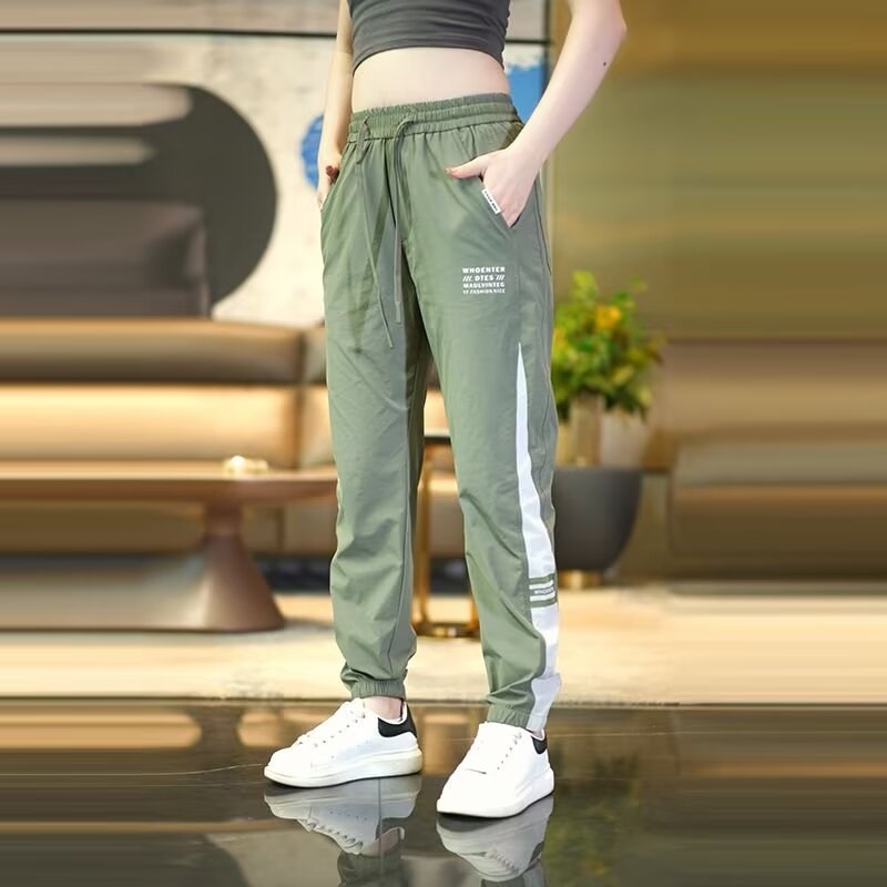 Καλοκαιρινά ultra-light παντελόνια jogger unisex από ice silk, χαλαρή γραμμή με ελαστική μέση και μανσέτες στους αστραγάλους, ευέλικτο casual στυλ