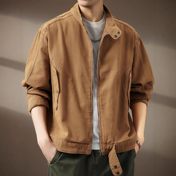 Αντρικό τζιν τζάκετ σε στυλ αμερικανικού streetwear, χαλαρή γραμμή για άνοιξη–φθινόπωρο, casual και στιβαρή εμφάνιση.