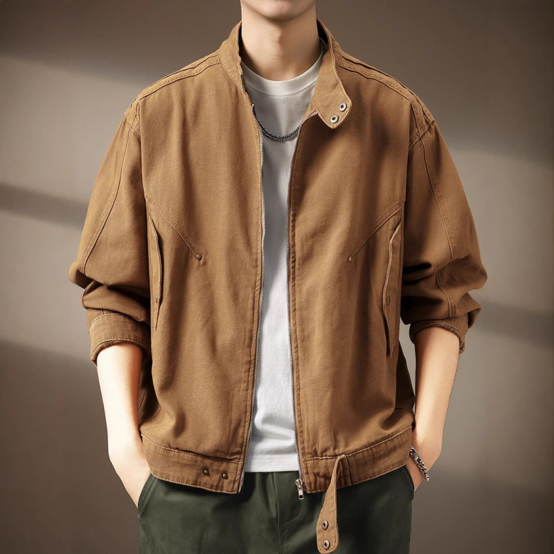 Αντρικό τζιν τζάκετ σε στυλ αμερικανικού streetwear, χαλαρή γραμμή για άνοιξη–φθινόπωρο, casual και στιβαρή εμφάνιση.