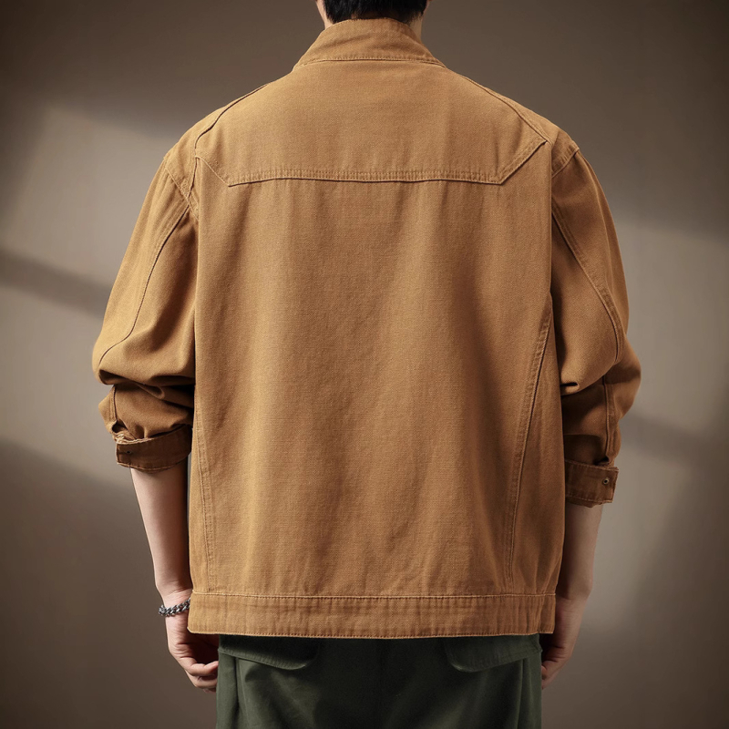 Αντρικό τζιν τζάκετ σε στυλ αμερικανικού streetwear, χαλαρή γραμμή για άνοιξη–φθινόπωρο, casual και στιβαρή εμφάνιση.