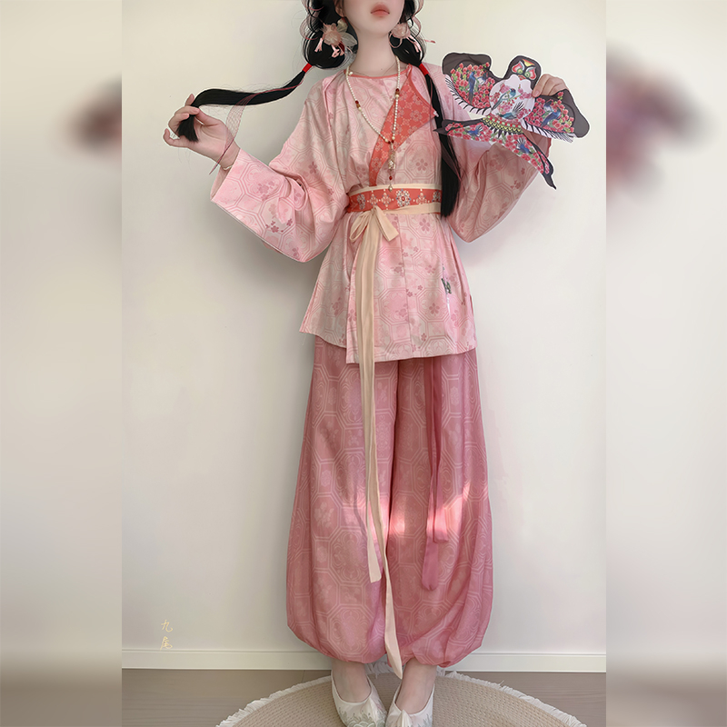 Γυναικείο Hanfu σε στιλ Τανγκ: κοντή ρόμπα με στρογγυλή λαιμόκοψη και lantern παντελόνια – σετ καλοκαιρινής καθημερινής χρήσης