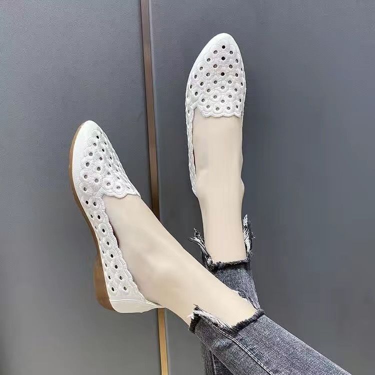 Γυναικείοι loafers με κόκκινο κέντημα και διάτρητα σχέδια, μαλακή σόλα, slip-on, καλοκαίρι