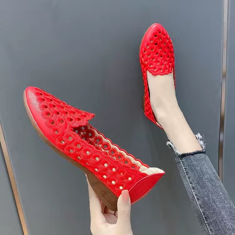 Γυναικείοι loafers με κόκκινο κέντημα και διάτρητα σχέδια, μαλακή σόλα, slip-on, καλοκαίρι
