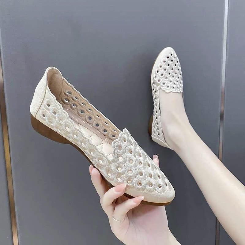 Γυναικείοι loafers με κόκκινο κέντημα και διάτρητα σχέδια, μαλακή σόλα, slip-on, καλοκαίρι