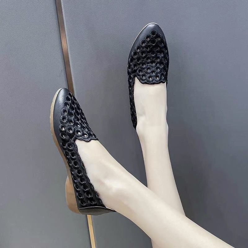 Γυναικείοι loafers με κόκκινο κέντημα και διάτρητα σχέδια, μαλακή σόλα, slip-on, καλοκαίρι