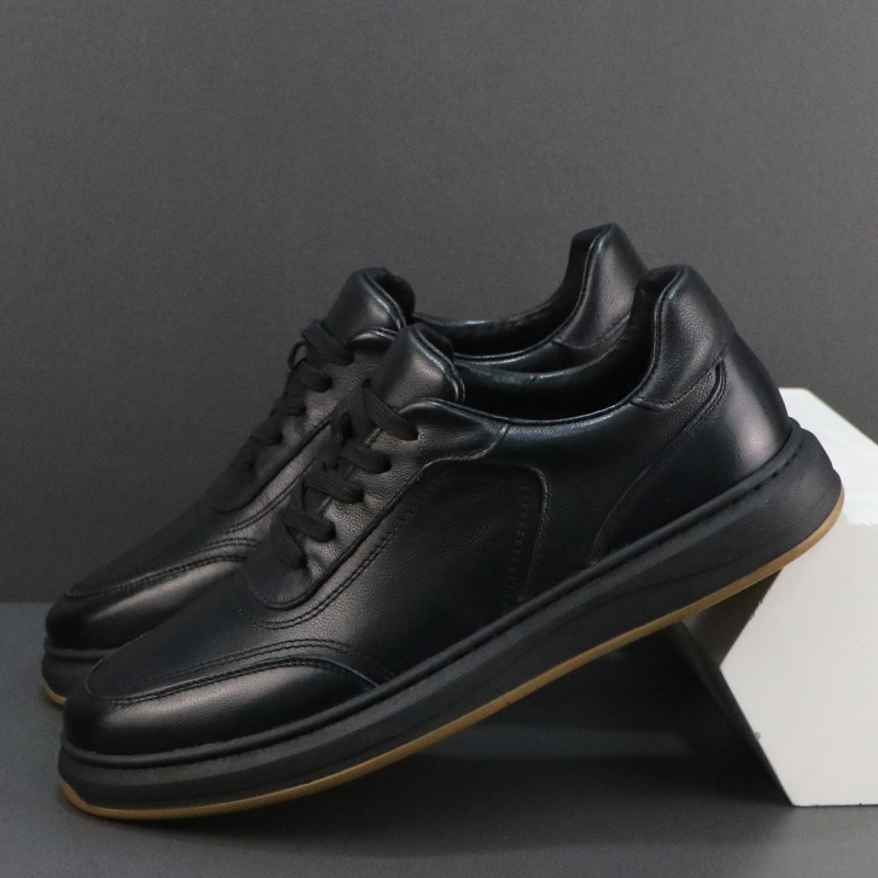 Ανδρικά λευκά sneakers από γνήσιο δέρμα, διαπνέοντα και αντιβακτηριακά, καθημερινά χαμηλά παπούτσια
