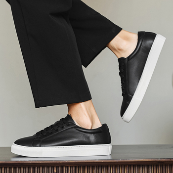 Ανδρικά λευκά sneakers από γνήσιο δέρμα με μαλακή σόλα, μεγέθη 46–48, ευρύ και επιπλέον ευρύ.