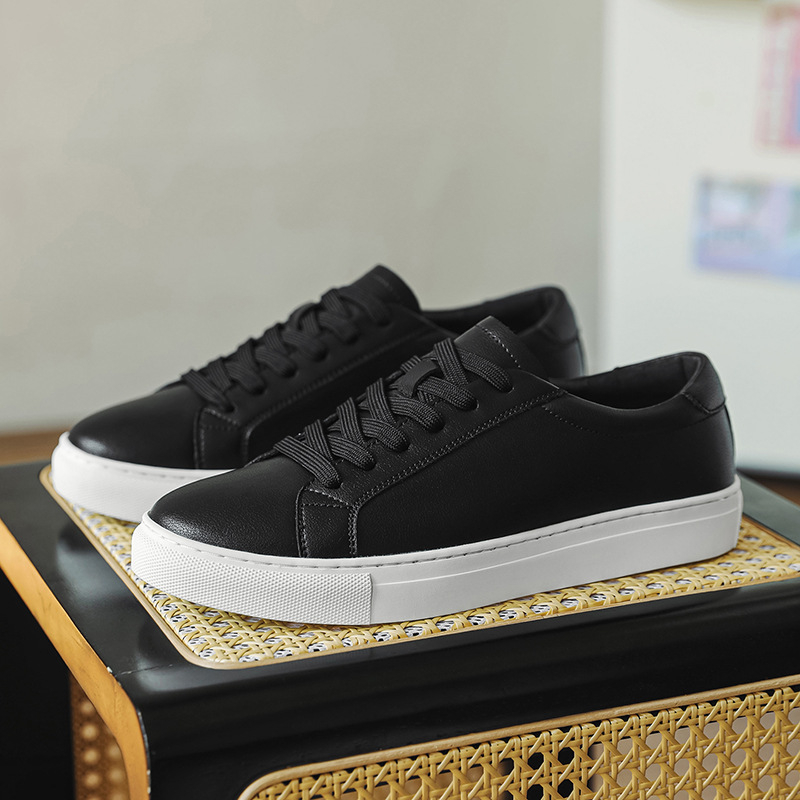 Ανδρικά λευκά sneakers από γνήσιο δέρμα με μαλακή σόλα, μεγέθη 46–48, ευρύ και επιπλέον ευρύ.
