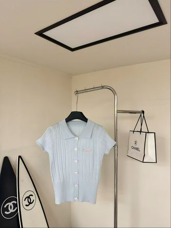 Γυναικείο πλεκτό cardigan με polo γιακά, στριφογυριστό μοτίβο, απαλό και στενό εφαρμοστό στυλ