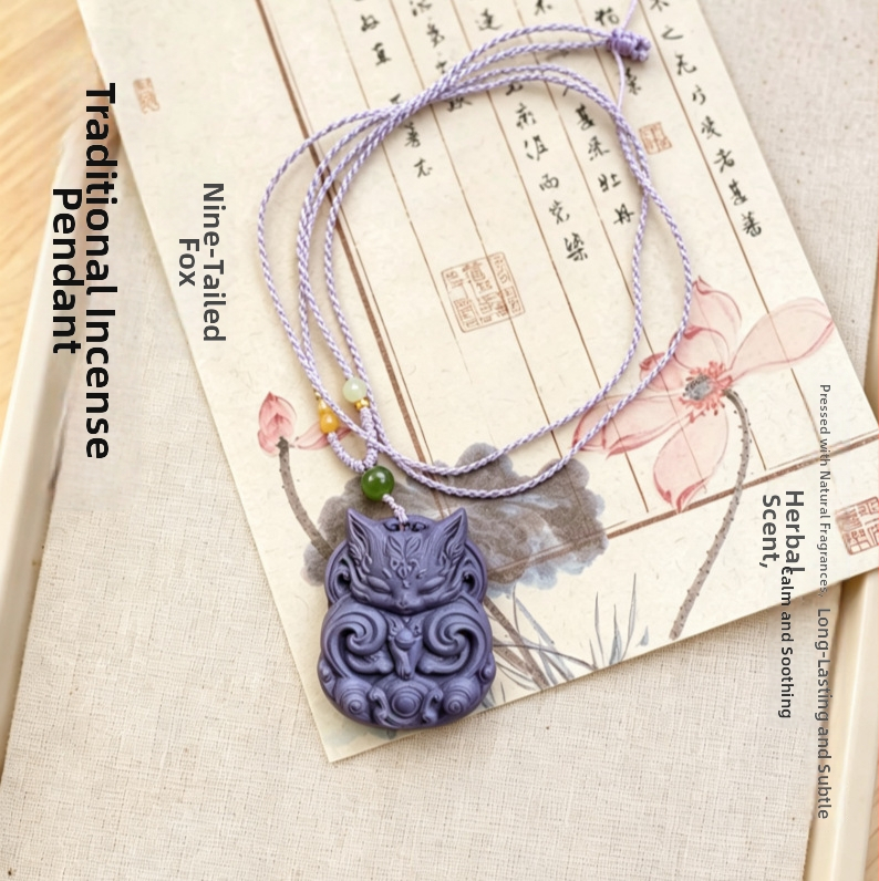 Prívesok s deväťchvostou líškou — ručne vyrobený prírodný amulet a náhrdelník, prívesok na auto