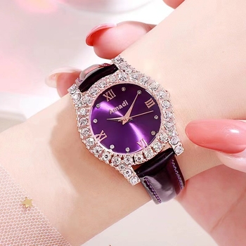 Γυναικείο ρολόι quartz με καντράν με ακτινοβολία ήλιου, διακοσμητικά κρύσταλλα και δερμάτινο λουράκι