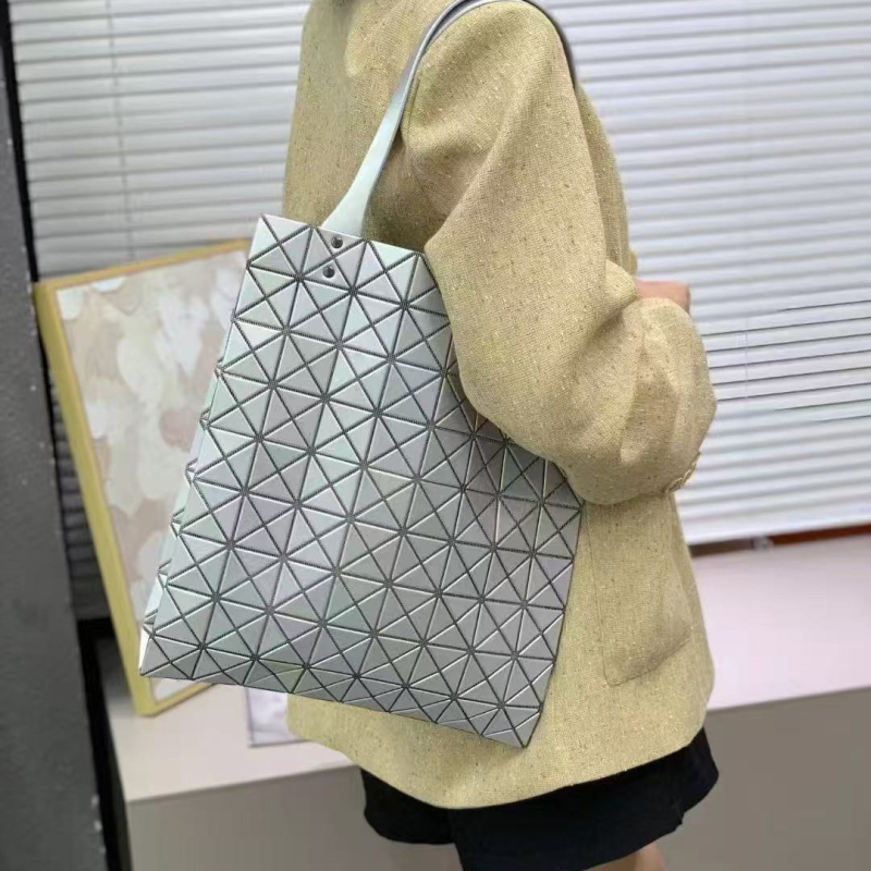 Τσάντα Tote με γεωμετρικό quilting, 8 θήκες, μεγάλο τετράγωνο σχήμα, PVC