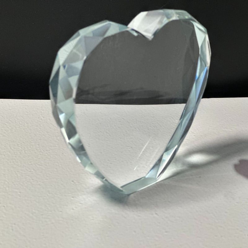 Κρύσταλλο σε σχήμα καρδιάς με 3D χαρακτικό λογότυπο, δώρο-αναμνηστικό