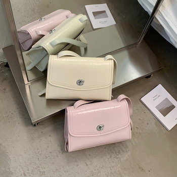 Γυναικεία crossbody τσάντα σε συνθετικό δέρμα, μικρού τετράγωνου σχήματος, κορεατικό στυλ καλοκαιρινής μόδας 2026