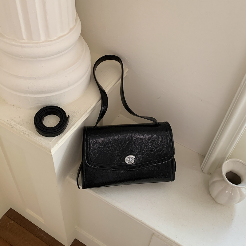 Γυναικεία crossbody τσάντα σε συνθετικό δέρμα, μικρού τετράγωνου σχήματος, κορεατικό στυλ καλοκαιρινής μόδας 2026