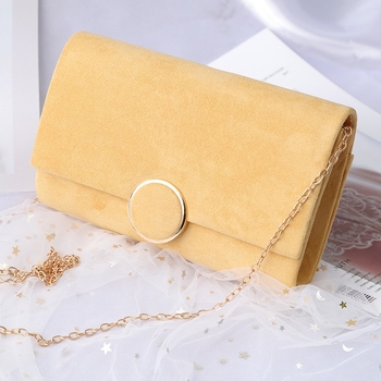 Κόκκινο βελούδινο clutch με κούμπωμα σε σχήμα δαχτυλιδιού και αλυσίδα, γυναικεία βραδινή τσάντα