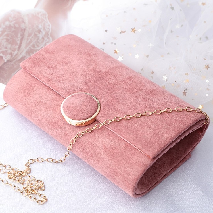 Κόκκινο βελούδινο clutch με κούμπωμα σε σχήμα δαχτυλιδιού και αλυσίδα, γυναικεία βραδινή τσάντα