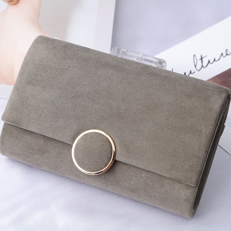 Κόκκινο βελούδινο clutch με κούμπωμα σε σχήμα δαχτυλιδιού και αλυσίδα, γυναικεία βραδινή τσάντα