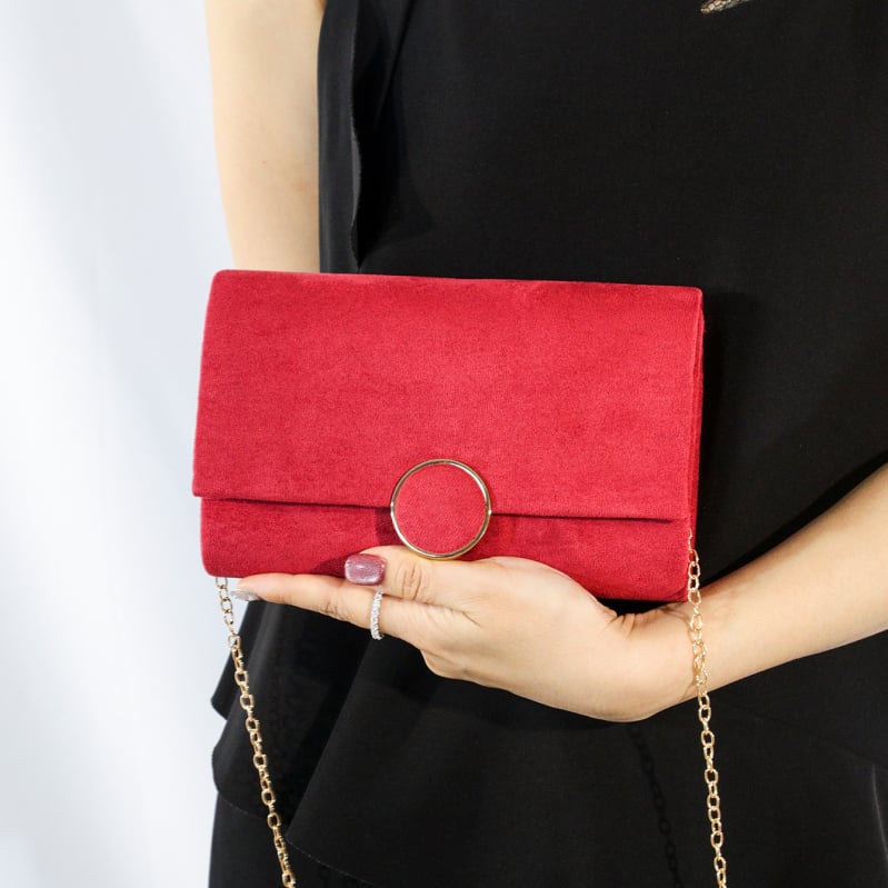Κόκκινο βελούδινο clutch με κούμπωμα σε σχήμα δαχτυλιδιού και αλυσίδα, γυναικεία βραδινή τσάντα