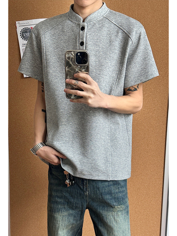 Αντρικό T‑shirt με Henley γιακά, καλοκαιρινό polo σε αμερικανικό street style, κοντά μανίκια