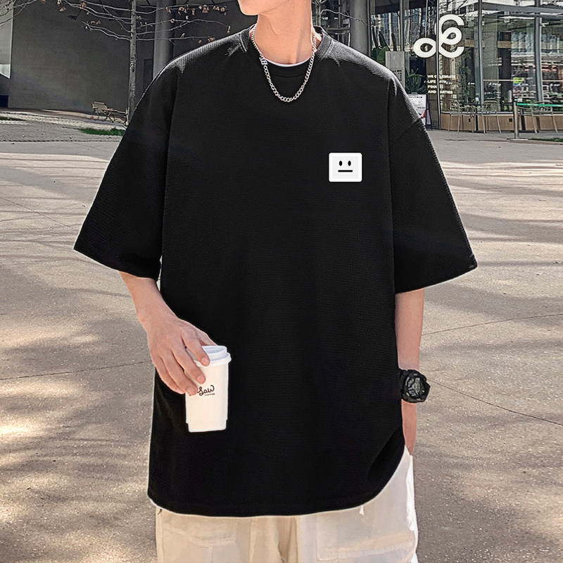 Ανδρικό κοντομάνικο T‑shirt με κεντημένο χαμογελαστό πρόσωπο, πλέξη βάφελ