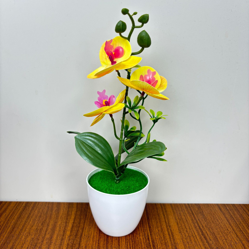 Phalaenopsis τεχνητή ορχιδέα, τρία άνθη και δύο φύλλα, σε μικρό κυκλικό γλαστράκι, διακοσμητικό για είσοδο