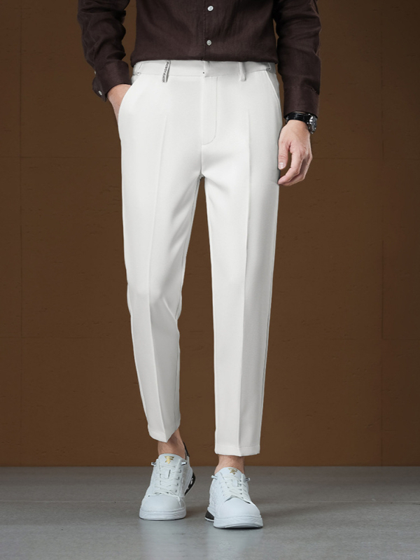 Ανδρικά παντελόνια σε στυλ business casual με κρυφή ελαστική μέση, εκλεπτυσμένη υφή, ίσια γραμμή με μαλακή πτώση, μήκος 9/10, για άνοιξη και φθινόπωρο.