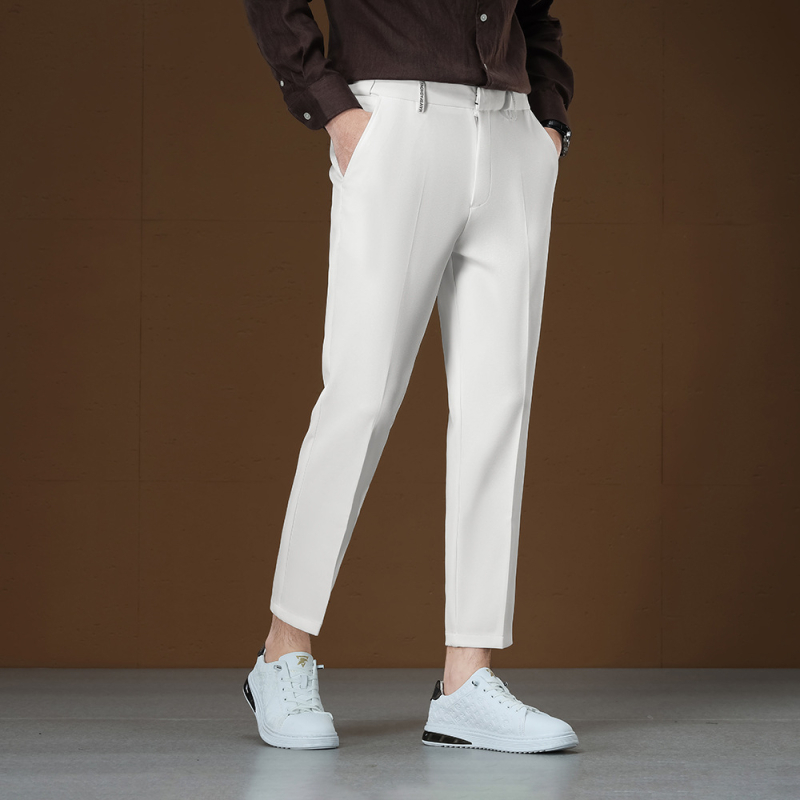 Ανδρικά παντελόνια σε στυλ business casual με κρυφή ελαστική μέση, εκλεπτυσμένη υφή, ίσια γραμμή με μαλακή πτώση, μήκος 9/10, για άνοιξη και φθινόπωρο.