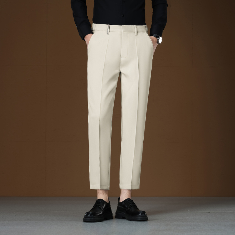 Ανδρικά παντελόνια σε στυλ business casual με κρυφή ελαστική μέση, εκλεπτυσμένη υφή, ίσια γραμμή με μαλακή πτώση, μήκος 9/10, για άνοιξη και φθινόπωρο.