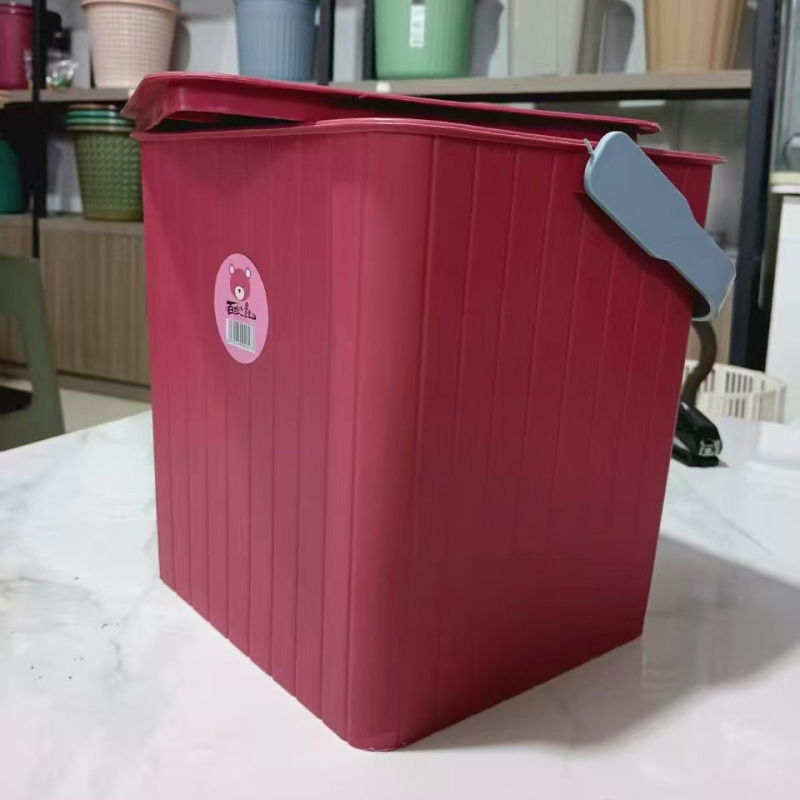 Găleată pătrată din plastic cu capac, design rață galbenă — șezut și recipient de depozitare pentru camping și pescuit