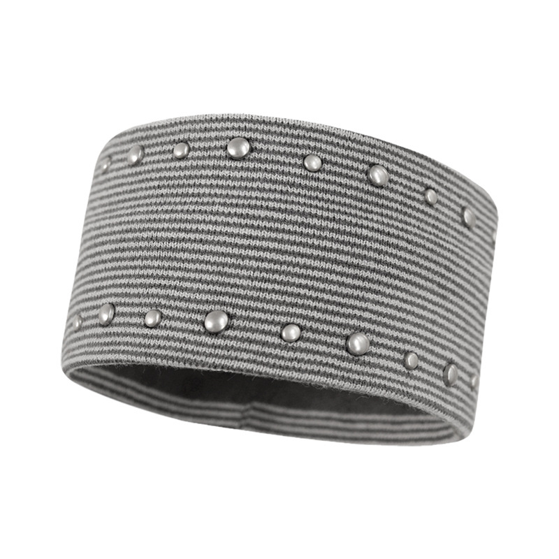 Bandă pentru cap tricotată cu elemente metalice rivet, lată și dungată, pentru a acoperi părul descurcat; stil sport