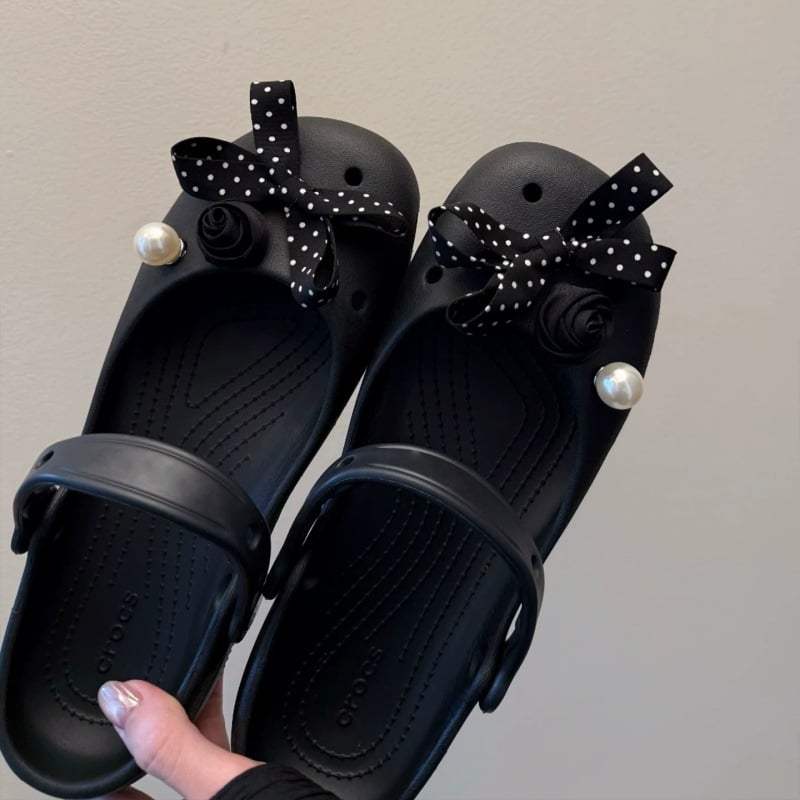 Αξεσουάρ για Crocs με φιογκάκι σε πουά – διακοσμητικά για jelly shoes, σε στυλ Χέμπορν