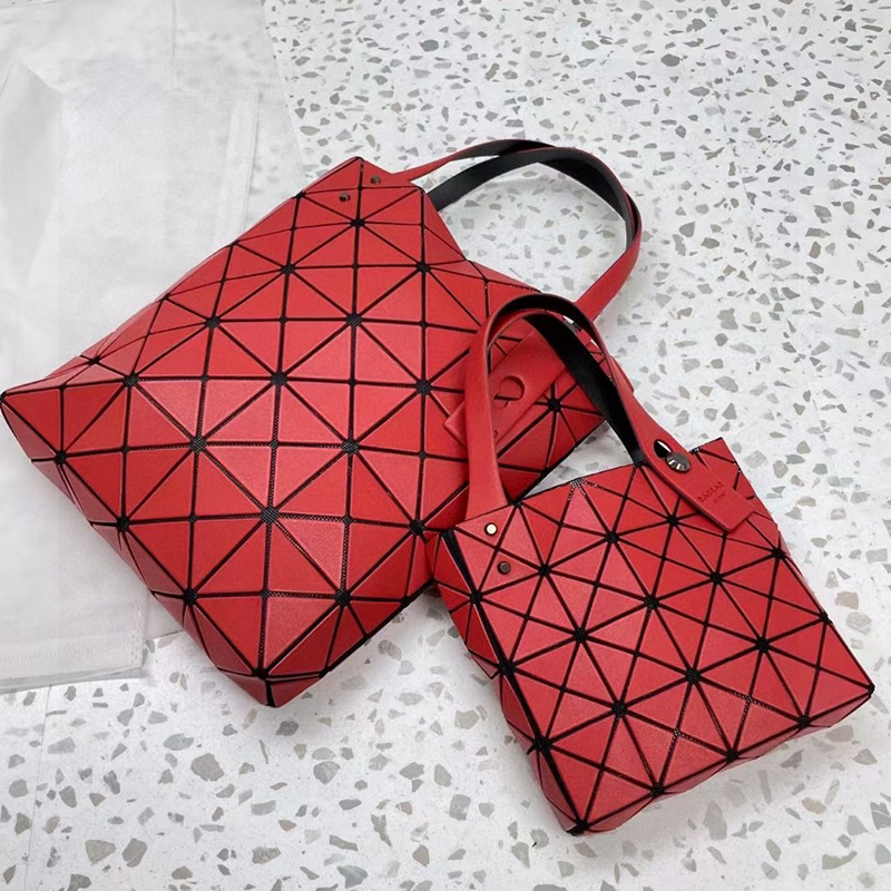 2026 korlátozott kiadású mini négyzetes táska geometriás hímzéssel – nőknek, kézben és vállon hordható, minimalist design