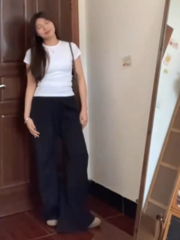 Plus-size γυναικείο T-shirt με κοντά μανίκια για καλοκαίρι, εφαρμοστό στυλ, στρογγυλή λαιμόκοψη, casual και ευπροσάρμοστο τοπ