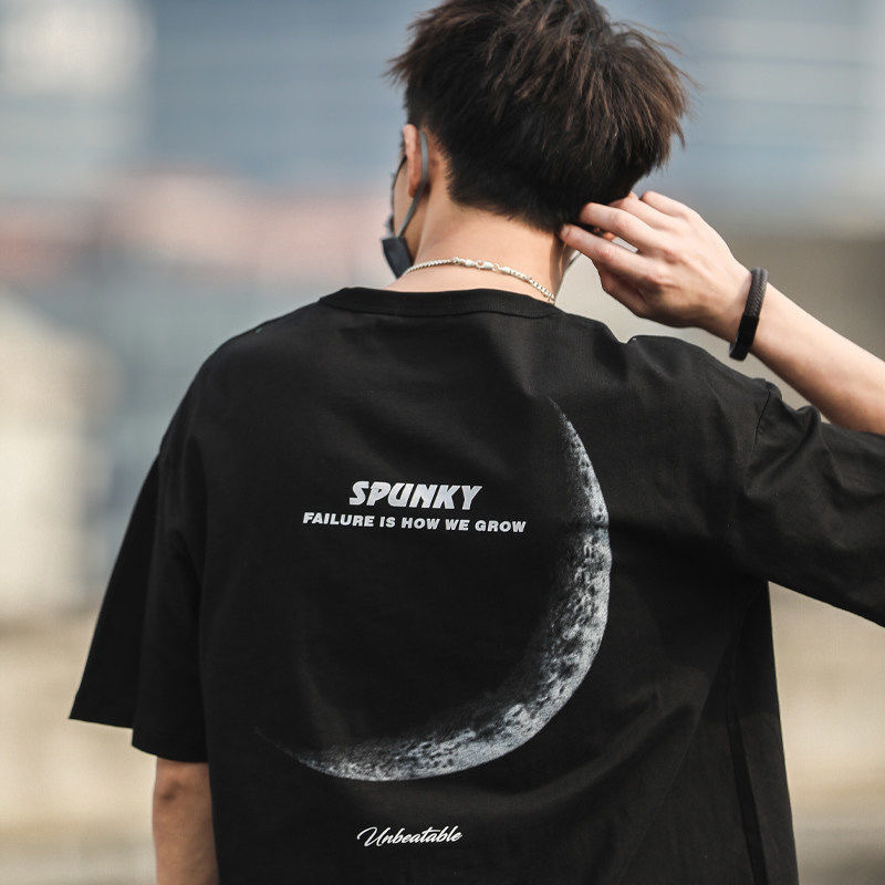 Ανδρική κοντομάνικη T‑shirt από 100% βαμβάκι, καλοκαιρινό μπλε, χαλαρή γραμμή, plus size, αμερικάνικο streetwear στυλ, εκτύπωση ιαπωνικού αλφαβήτου