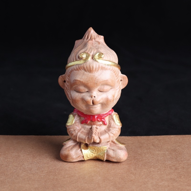 Monkey King от прасковено дърво, настолен декоративен елемент, дърворезба Sun Wukong
