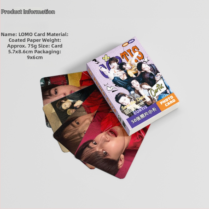 Pohľadnica CORTIS Mini Card – edícia Laser Lomo s kórejskými hviezdami Martinom Zhao Yufanom, Kim Joo-Hoonom a Eom Seong-Hyunom