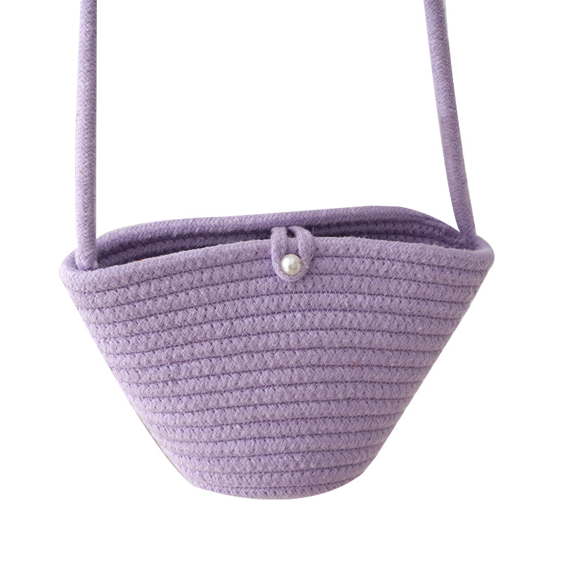 Geantă crossbody din pai, țesută manual, cu cataramă din perlă – stil plajă