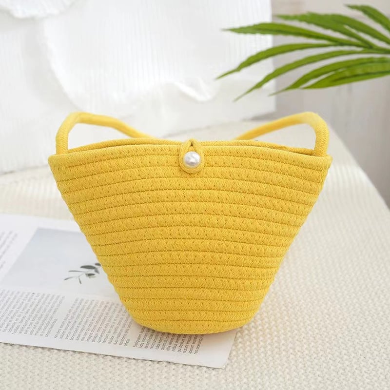 Geantă crossbody din pai, țesută manual, cu cataramă din perlă – stil plajă