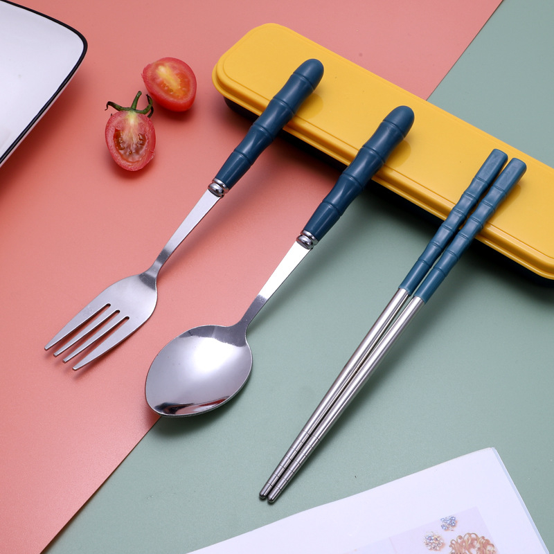 Set portabil din oțel inoxidabil, trei piese: lingură, furculiță și bețișoare, design nordic pentru călătorii; potrivit pentru studenți și angajați