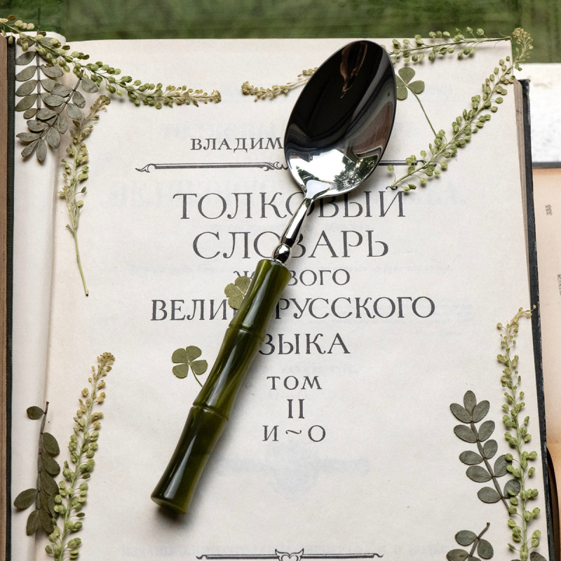 Σετ μαχαιροπίρουνων από ανοξείδωτο ατσάλι, μαχαίρι φιλέτο, πιρούνι και κουτάλι, τριών τεμαχίων, πολυτελές κουτάλι επιδόρπιο δυτικού στυλ με μακριά λαβή.