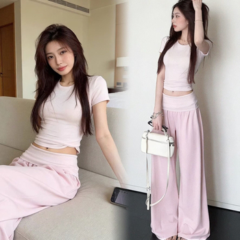 Ženski ljetni dvodijelni set: elegantna uska majica s kratkim rukavima i široke hlače